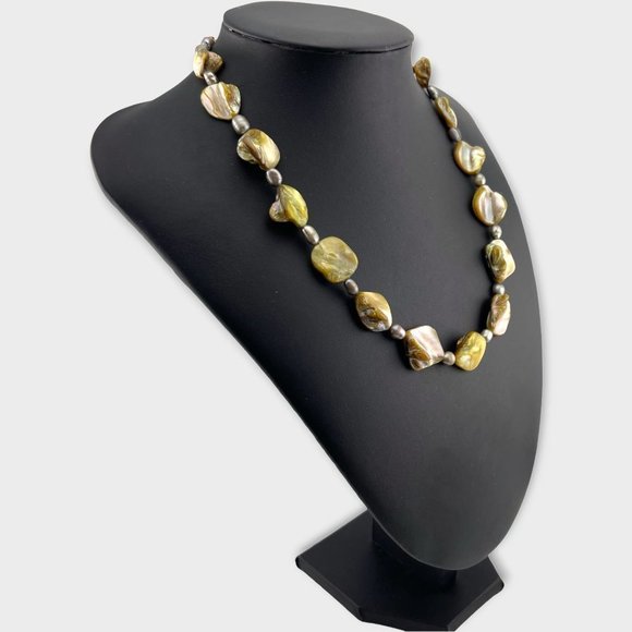 Mother of Pearl Necklace Silver Pearl Spacers Gold-Tone Clasp NWT - Picture 3 of 13